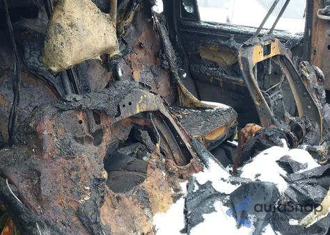 2024 Toyota Highlander Xle z USA, uszkodzony, nr VIN 5TDKDRBH1RS568191